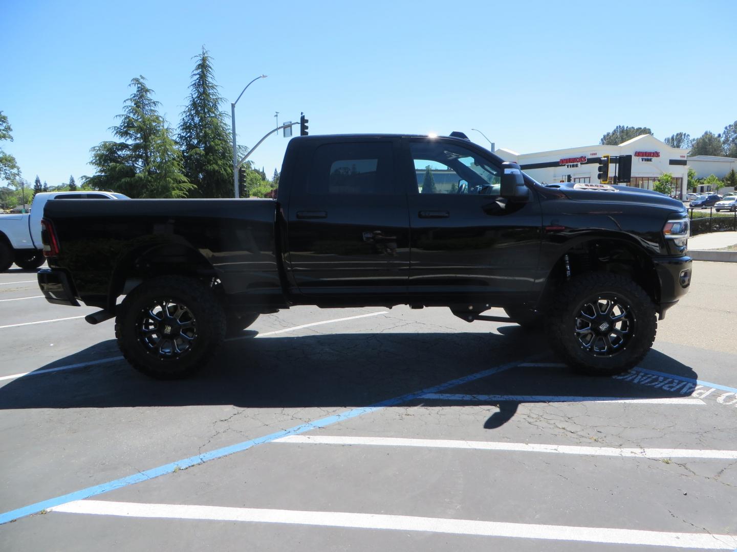 2023 BLACK /BLACK RAM 2500 Laramie Crew Cab SWB 4WD (3C6UR5FL0PG) with an 6.7L L6 OHV 24V TURBO DIESEL engine, 6A transmission, located at 2630 Grass Valley Highway, Auburn, CA, 95603, (530) 508-5100, 38.937893, -121.095482 - Features a new BDS 4" Long Arm suspension system, Fox shocks, 37" Toyo RT Trail tires, and 20" XD Buck wheels. Also has Factory 5th wheel prep. - Photo#3